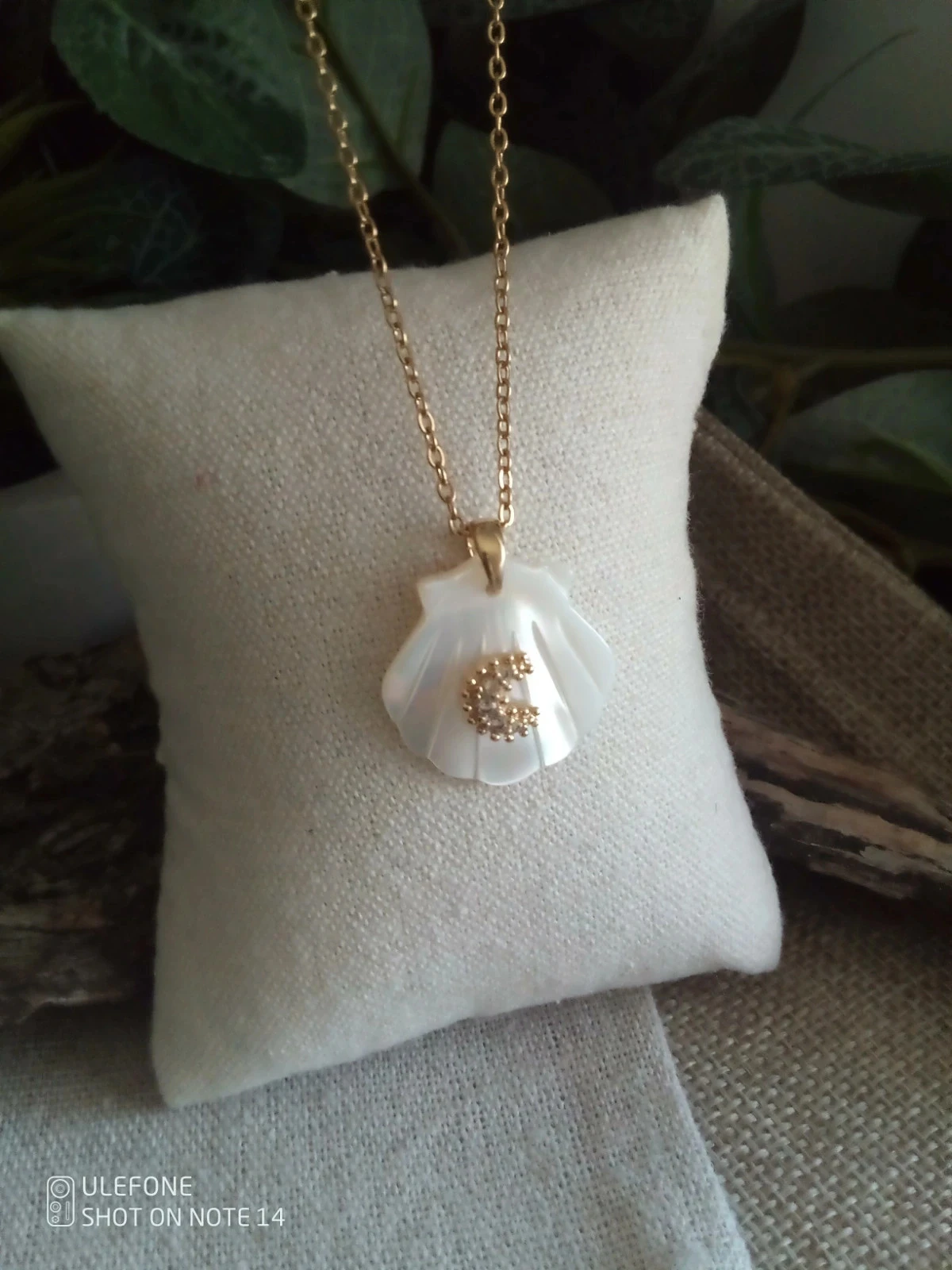 Natural carved mother of pearl pendant necklace – photo 2